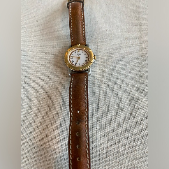 Vintage ESQ Two Tone Round Quartz Watch w/Leather Band - Picture 3 of 10